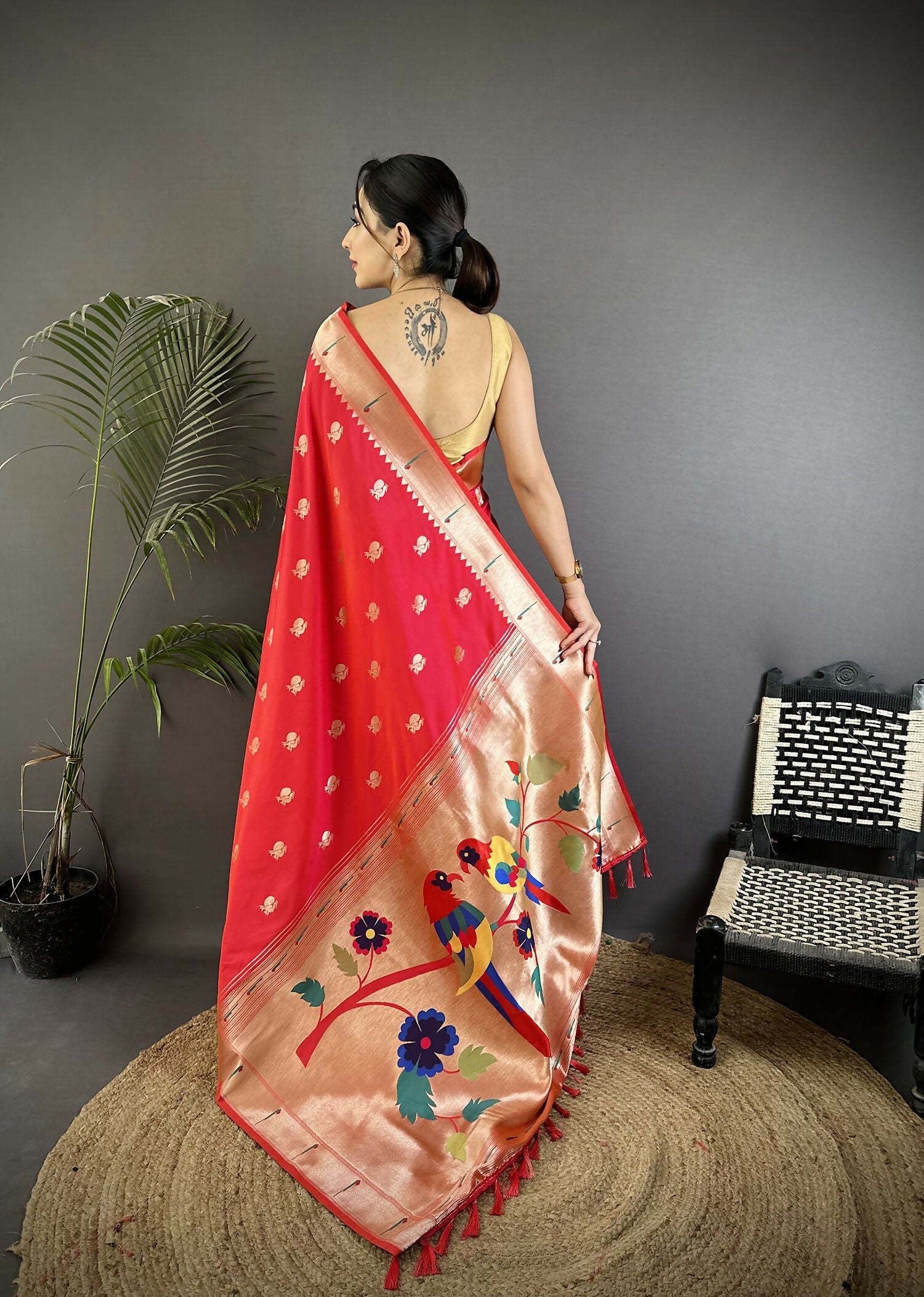 Joban Fashion Pink Peacock & Floral Motifs Soft Silk Kanchipuram Saree