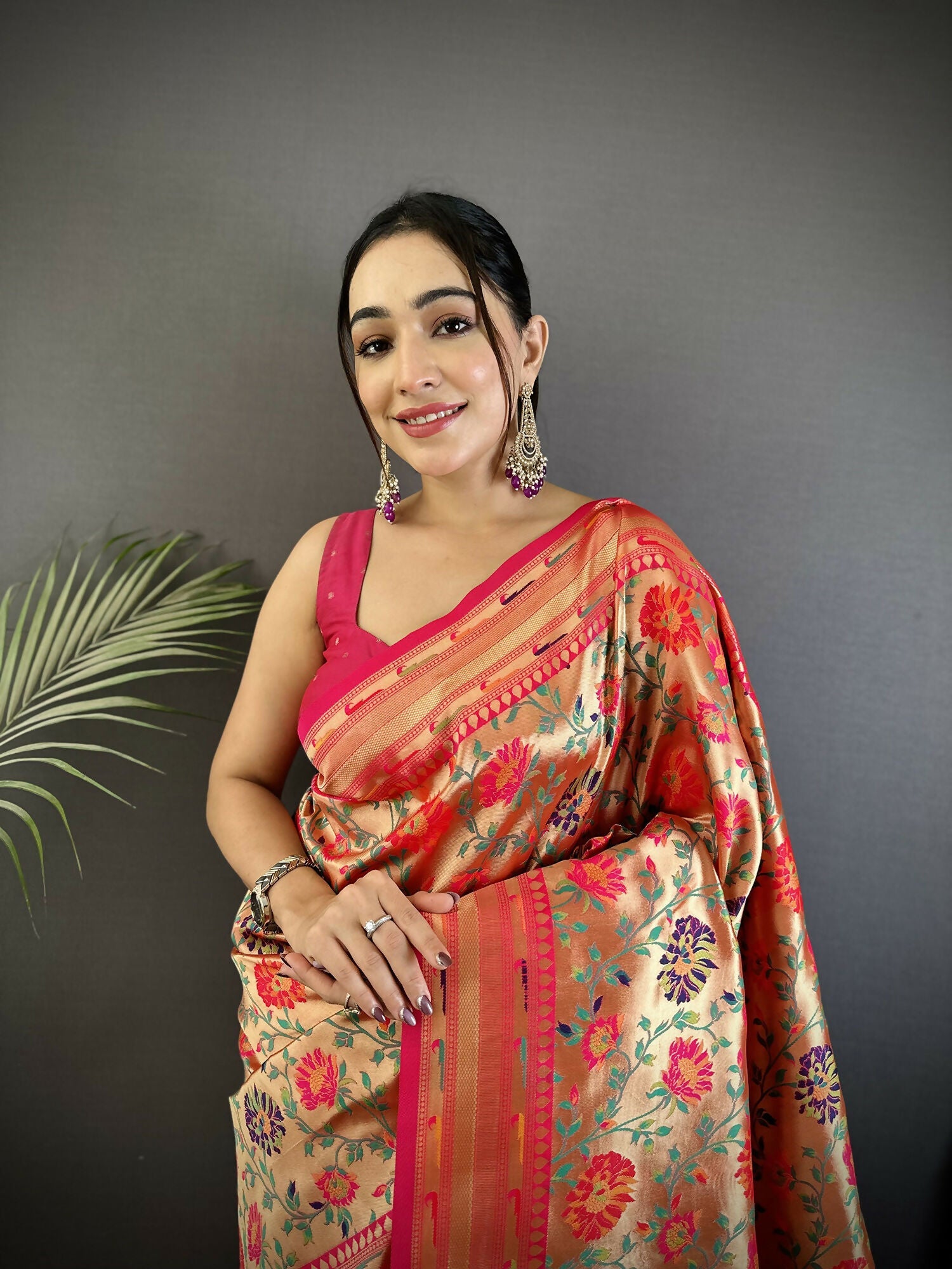 Joban Fashion Pink Floral & Paisley Motifs Soft Silk Paithani Saree