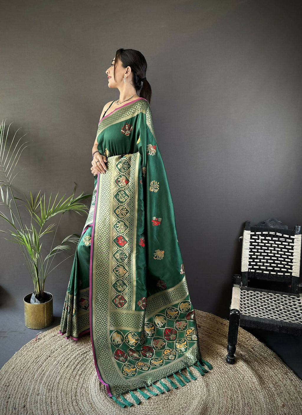 Joban Fashion Green Elephant & Floral Motifs Soft Lichi Silk Banarasi Saree
